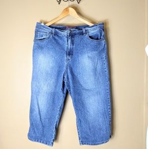 GLORIA VANDERBILT plus size 18 croped blue jeans